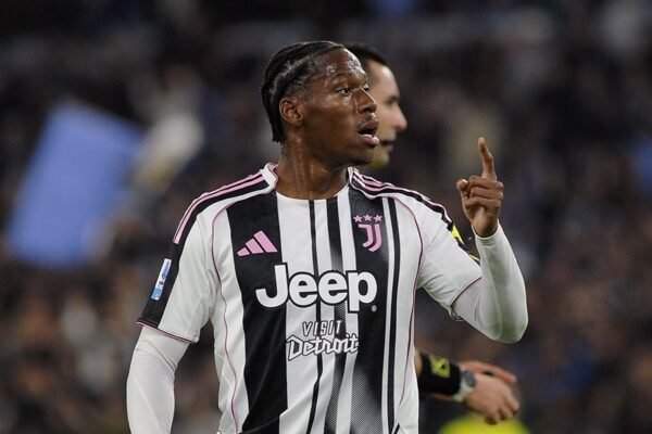 Jonathan David può lasciare la Juventus: ipotesi scambio con Kolo Muani o Mateta