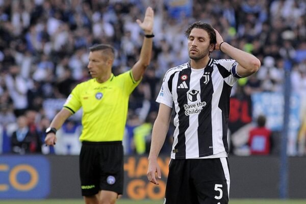 Juventus-Fiorentina si giocherà domenica a mezzogiorno